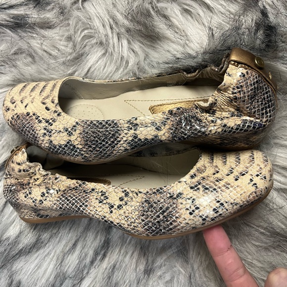 Earthies by Earth All Leather Snakeskin Shoes - Picture 3 of 5